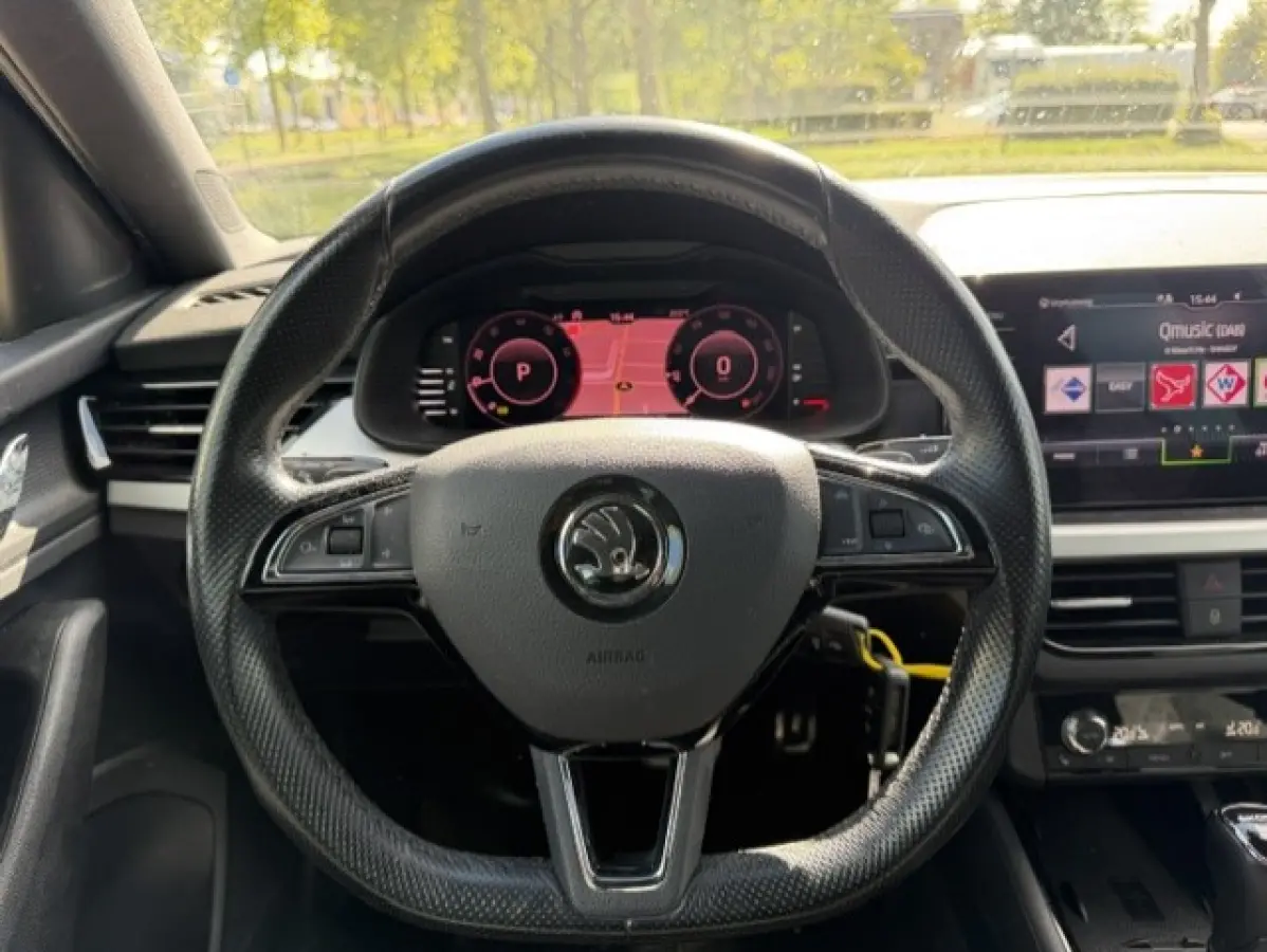 1.0 TSI Sport Business I 1ste eig. I Trekhaak 1200KG I Carplay I Winterpakket I 17" I Navi I PDC I