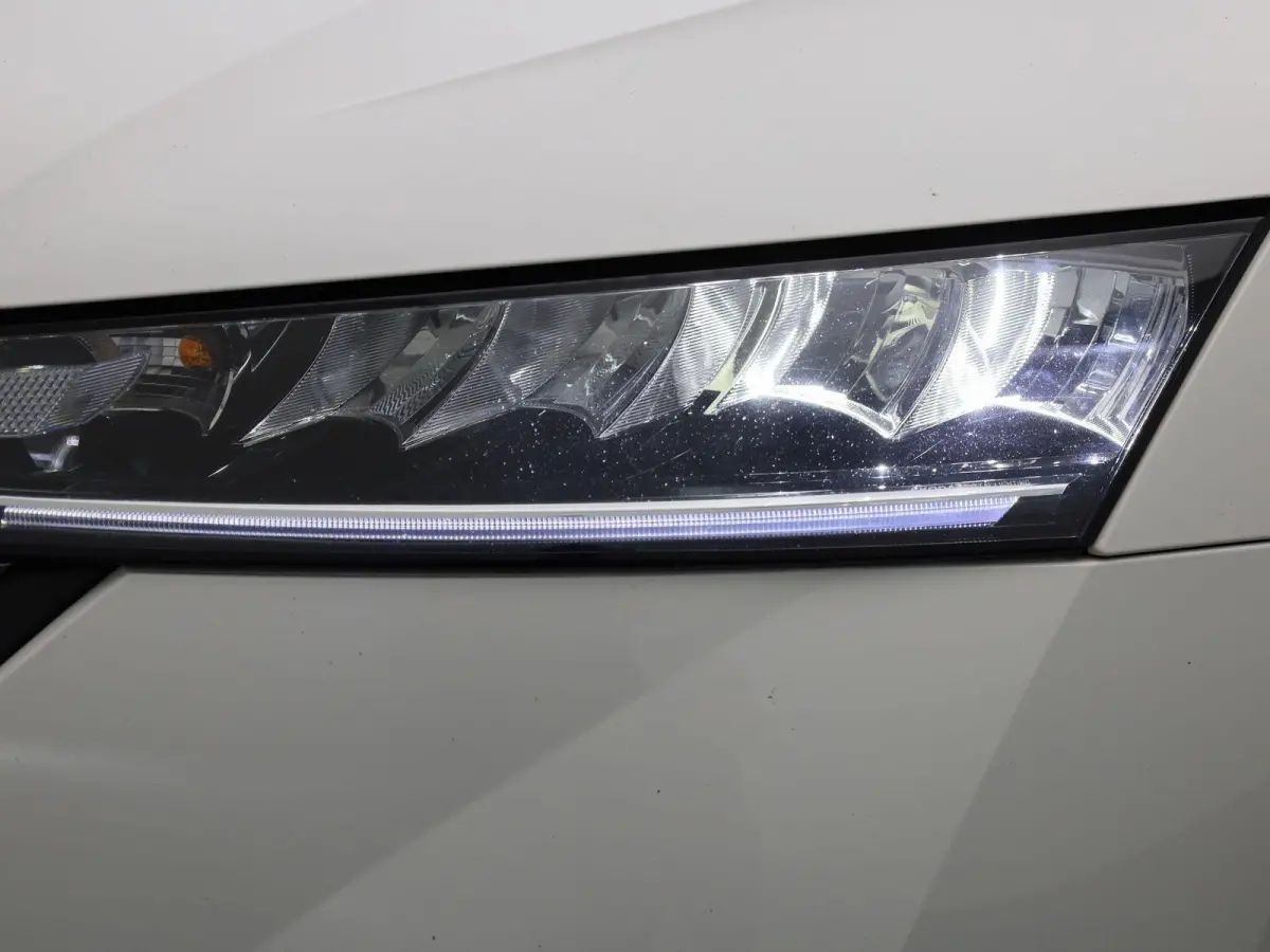 1.0 e-TSI Business Edition | Automaat | Apple Carplay / Android Auto | Parkeersensoren | Stoelverwarming |