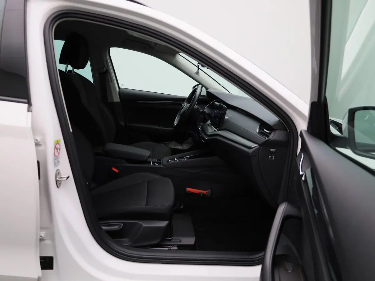 1.0 e-TSI Business Edition | Automaat | Apple Carplay / Android Auto | Parkeersensoren | Stoelverwarming |