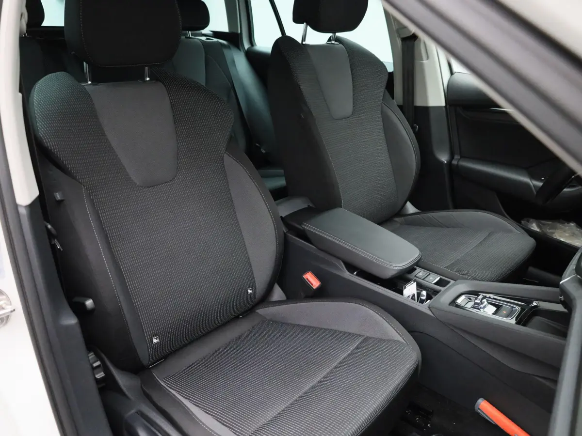 1.0 e-TSI Business Edition | Automaat | Apple Carplay / Android Auto | Parkeersensoren | Stoelverwarming |