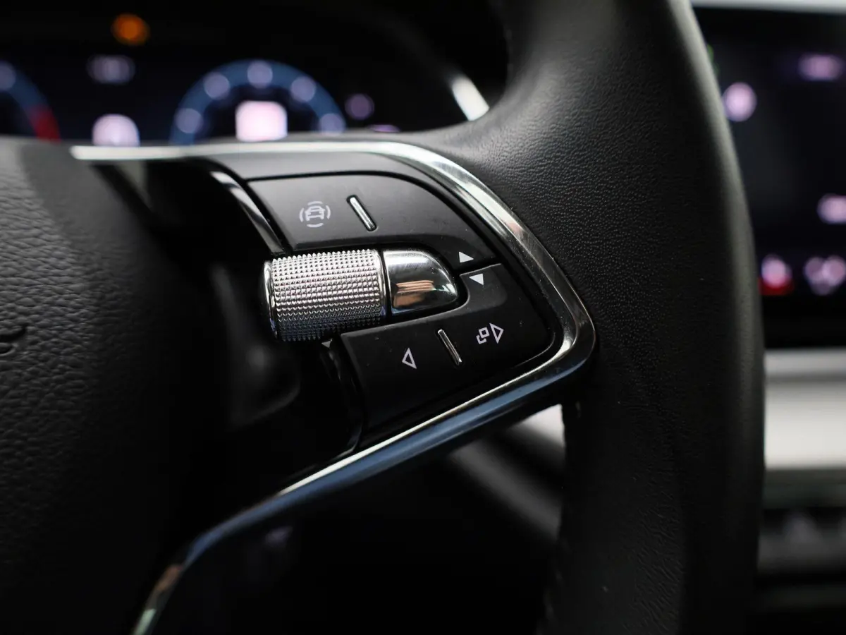1.0 e-TSI Business Edition | Automaat | Apple Carplay / Android Auto | Parkeersensoren | Stoelverwarming |