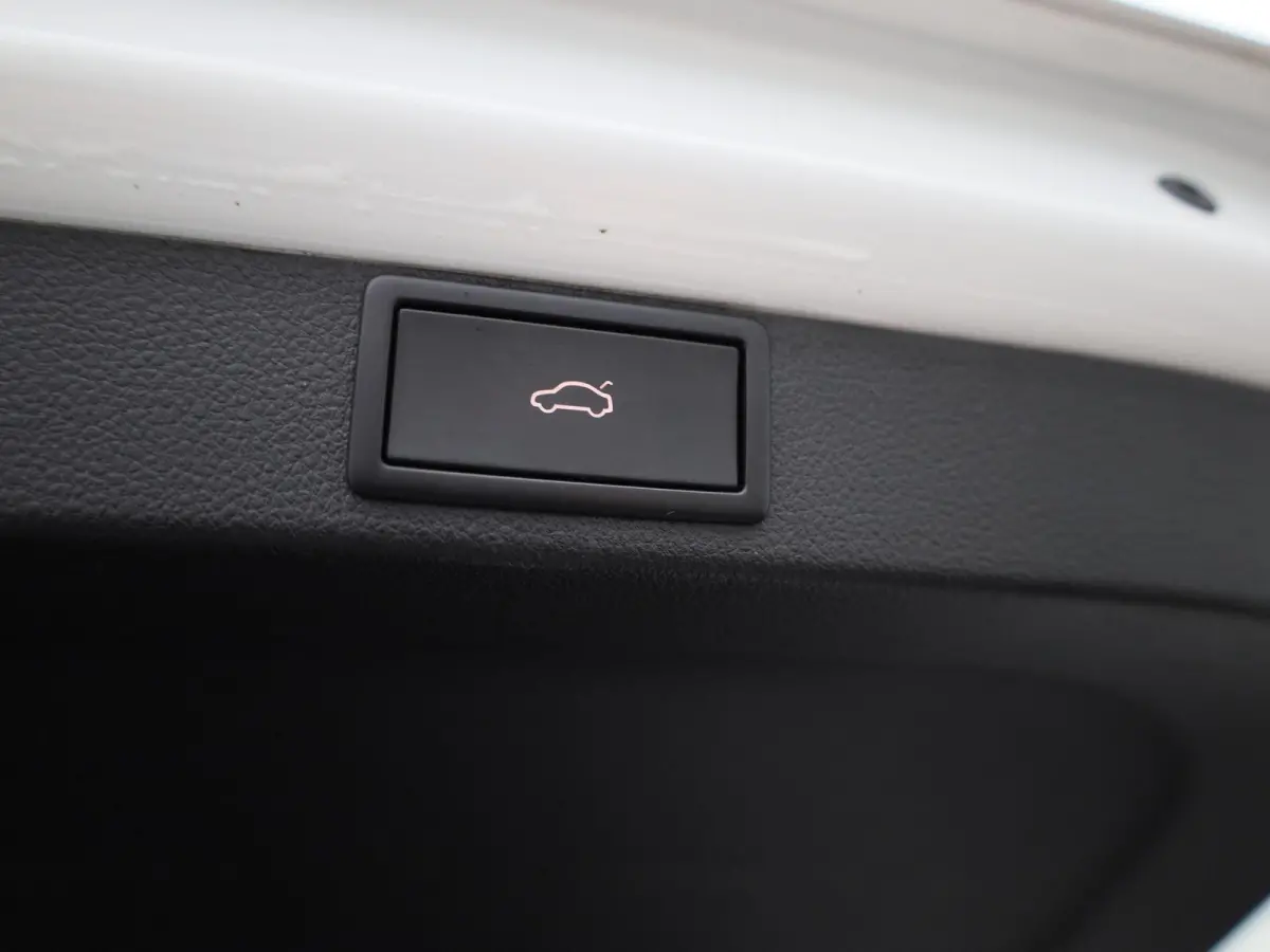 1.0 e-TSI Business Edition | Automaat | Apple Carplay / Android Auto | Parkeersensoren | Stoelverwarming |