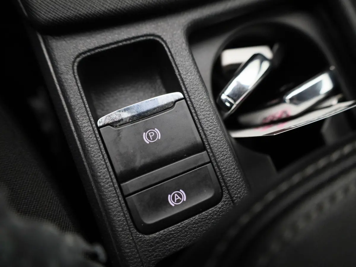 1.0 e-TSI Business Edition | Automaat | Apple Carplay / Android Auto | Parkeersensoren | Stoelverwarming |