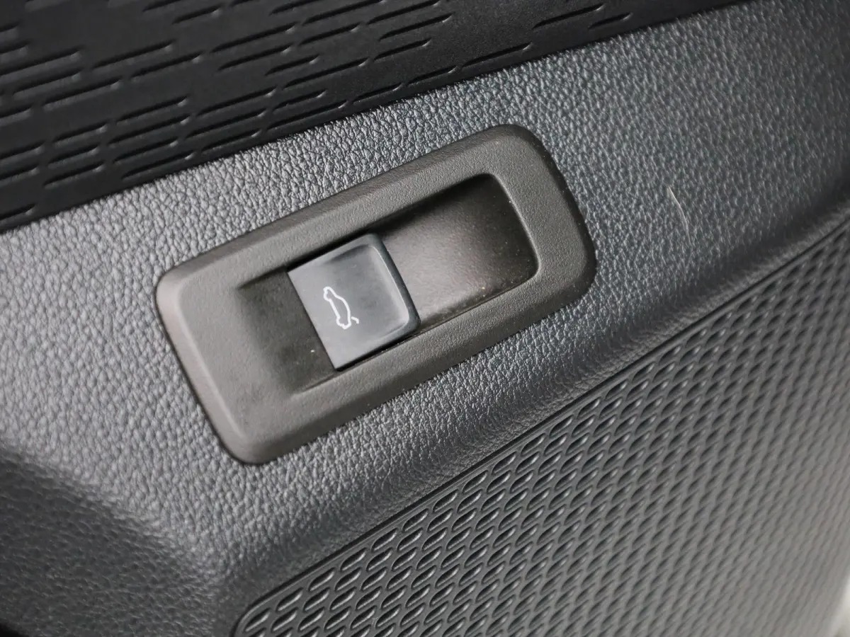 1.0 e-TSI Business Edition | Automaat | Apple Carplay / Android Auto | Parkeersensoren | Stoelverwarming |