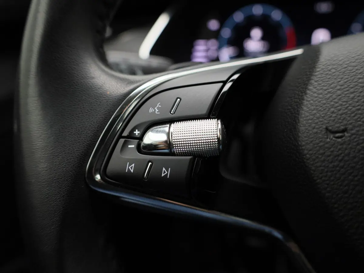 1.0 e-TSI Business Edition | Automaat | Apple Carplay / Android Auto | Parkeersensoren | Stoelverwarming |