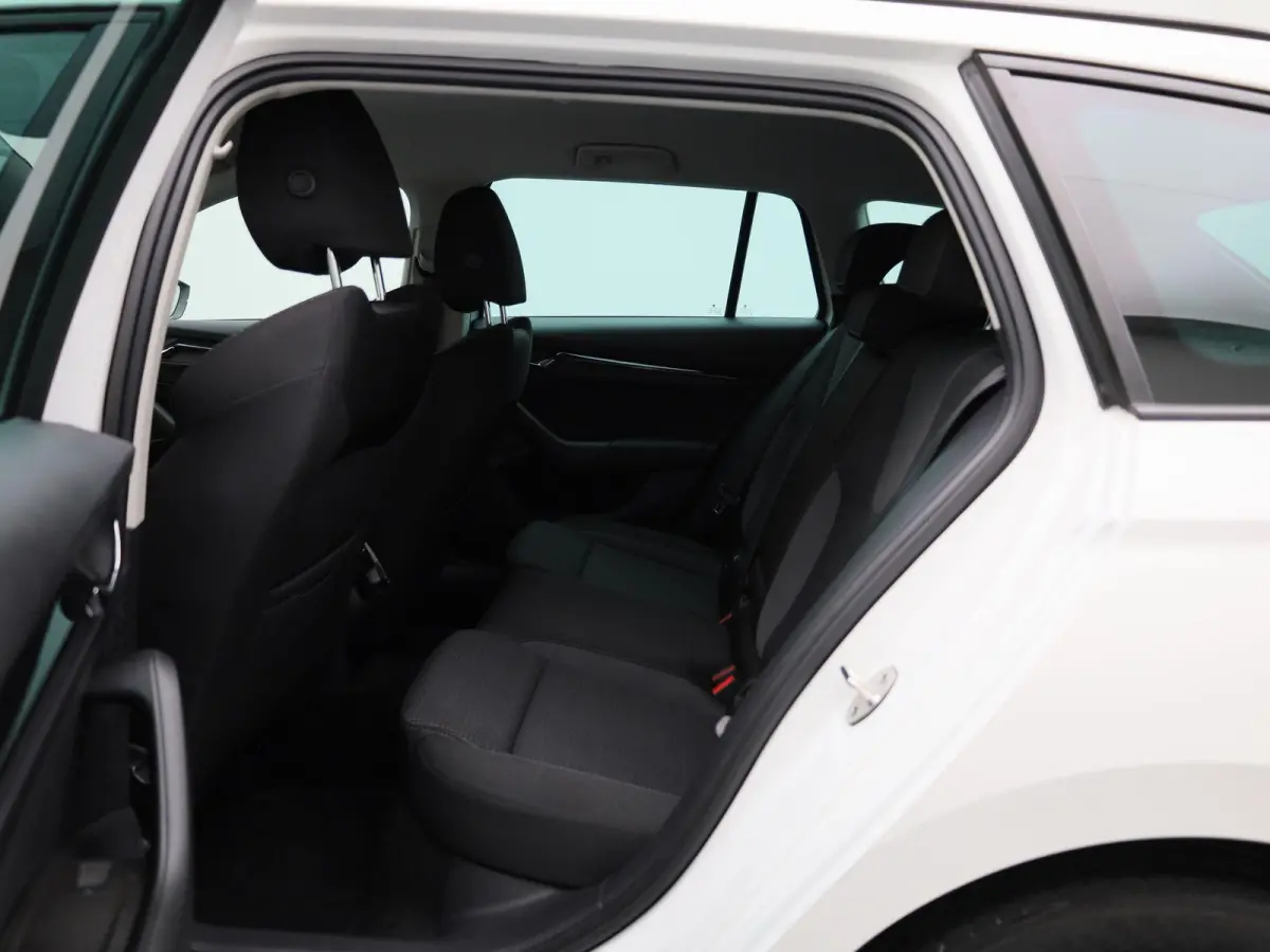 1.0 e-TSI Business Edition | Automaat | Apple Carplay / Android Auto | Parkeersensoren | Stoelverwarming |