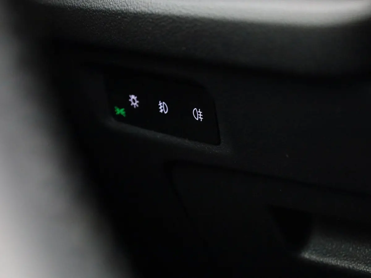 1.0 e-TSI Business Edition | Automaat | Apple Carplay / Android Auto | Parkeersensoren | Stoelverwarming |