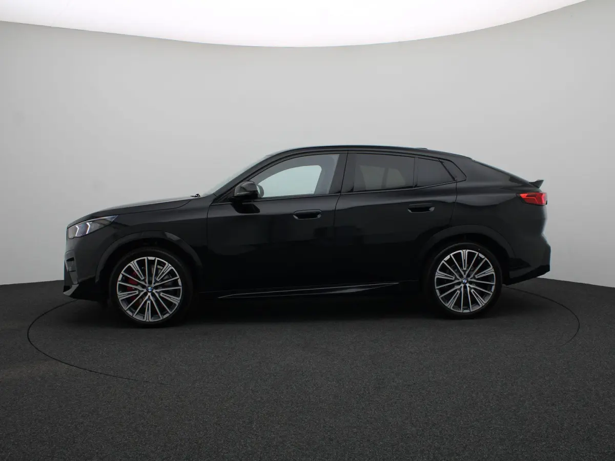 M Sport Edition Premium Pack | Comfort Pack | Comfort Access | Achteruitrijcamera | Glazen panoramadak | Elektrisch verstelbare stoelen | Driving Assistant Plus | Parking Assistant | Harman 