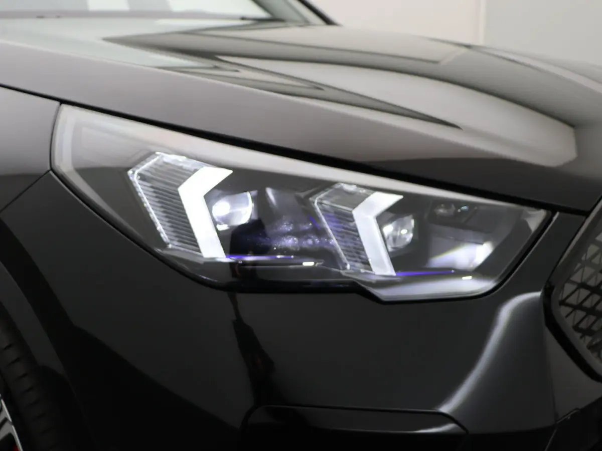 M Sport Edition Premium Pack | Comfort Pack | Comfort Access | Achteruitrijcamera | Glazen panoramadak | Elektrisch verstelbare stoelen | Driving Assistant Plus | Parking Assistant | Harman 