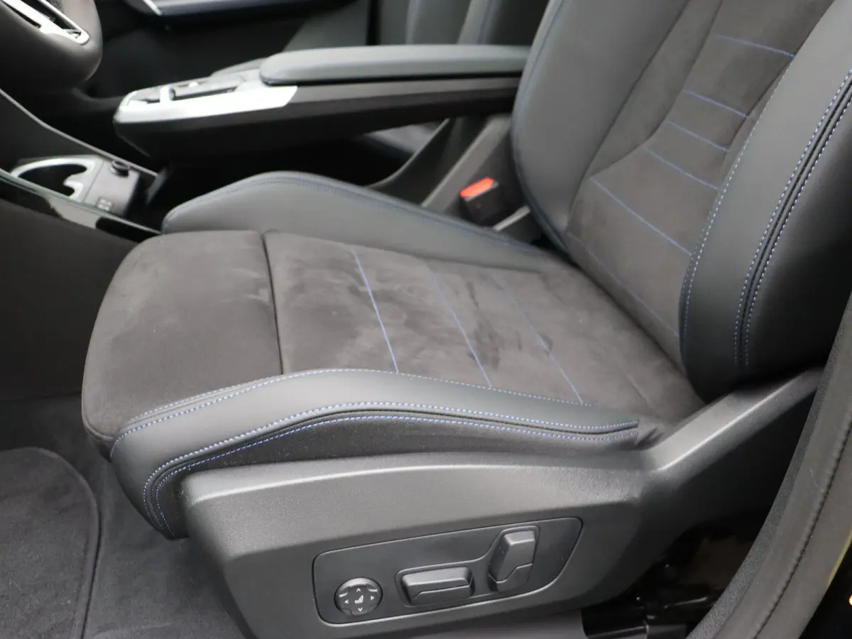 M Sport Edition Premium Pack | Comfort Pack | Comfort Access | Achteruitrijcamera | Glazen panoramadak | Elektrisch verstelbare stoelen | Driving Assistant Plus | Parking Assistant | Harman 