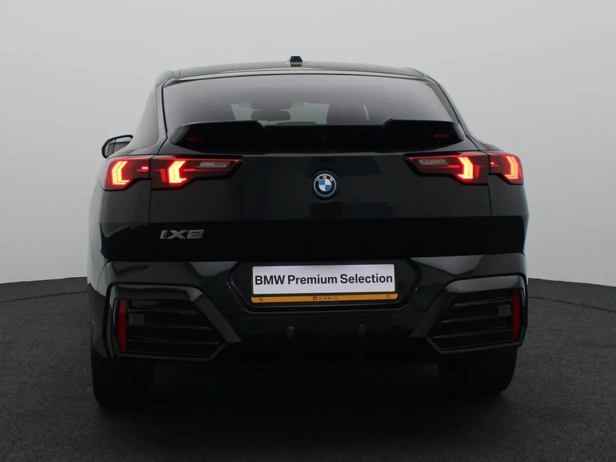 M Sport Edition Premium Pack | Comfort Pack | Comfort Access | Achteruitrijcamera | Glazen panoramadak | Elektrisch verstelbare stoelen | Driving Assistant Plus | Parking Assistant | Harman 