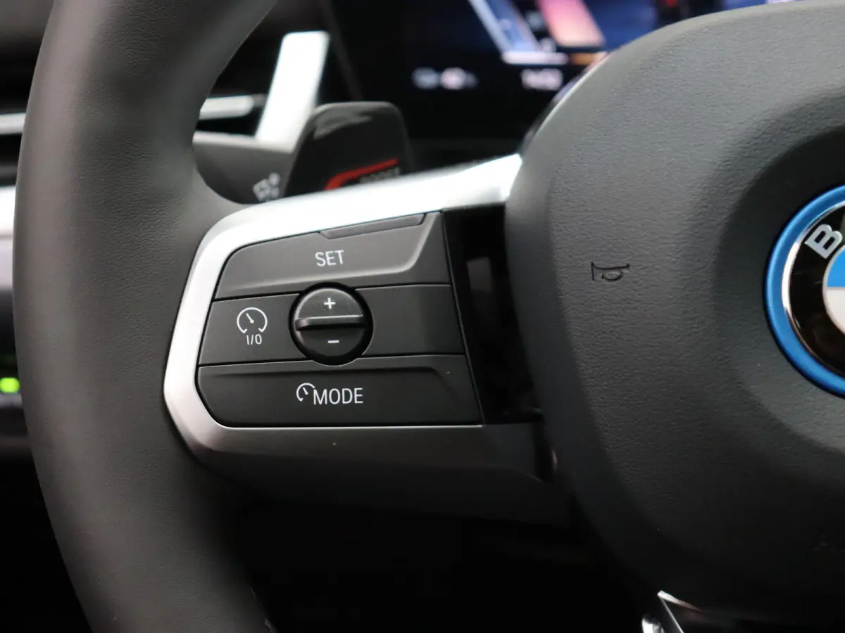 M Sport Edition Premium Pack | Comfort Pack | Comfort Access | Achteruitrijcamera | Glazen panoramadak | Elektrisch verstelbare stoelen | Driving Assistant Plus | Parking Assistant | Harman 