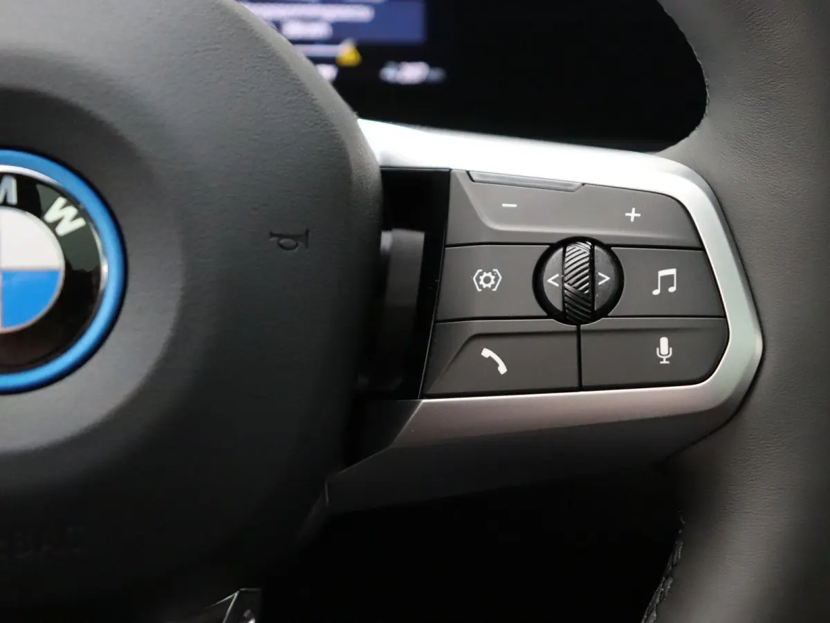 M Sport Edition Premium Pack | Comfort Pack | Comfort Access | Achteruitrijcamera | Glazen panoramadak | Elektrisch verstelbare stoelen | Driving Assistant Plus | Parking Assistant | Harman 