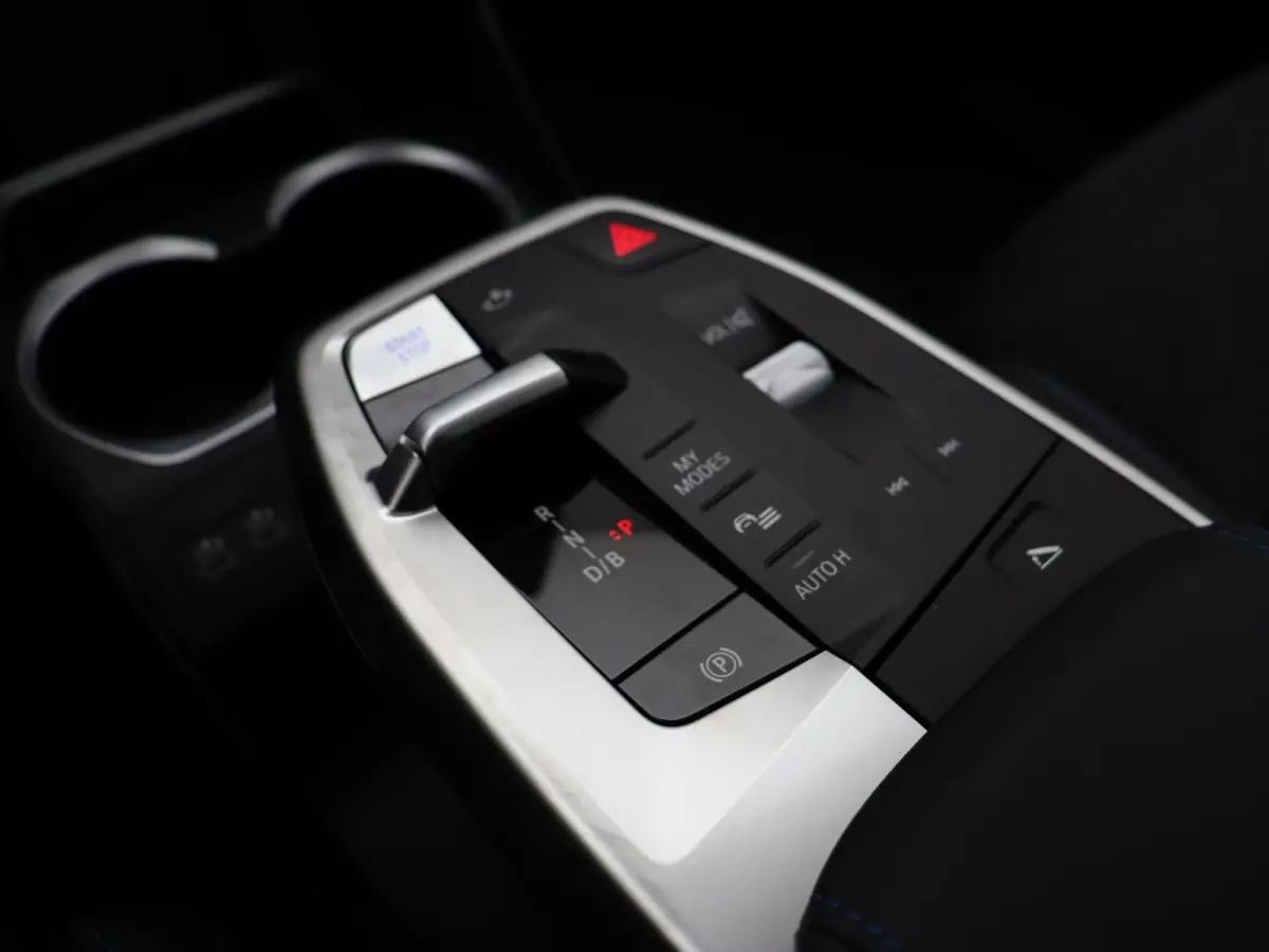 M Sport Edition Premium Pack | Comfort Pack | Comfort Access | Achteruitrijcamera | Glazen panoramadak | Elektrisch verstelbare stoelen | Driving Assistant Plus | Parking Assistant | Harman 