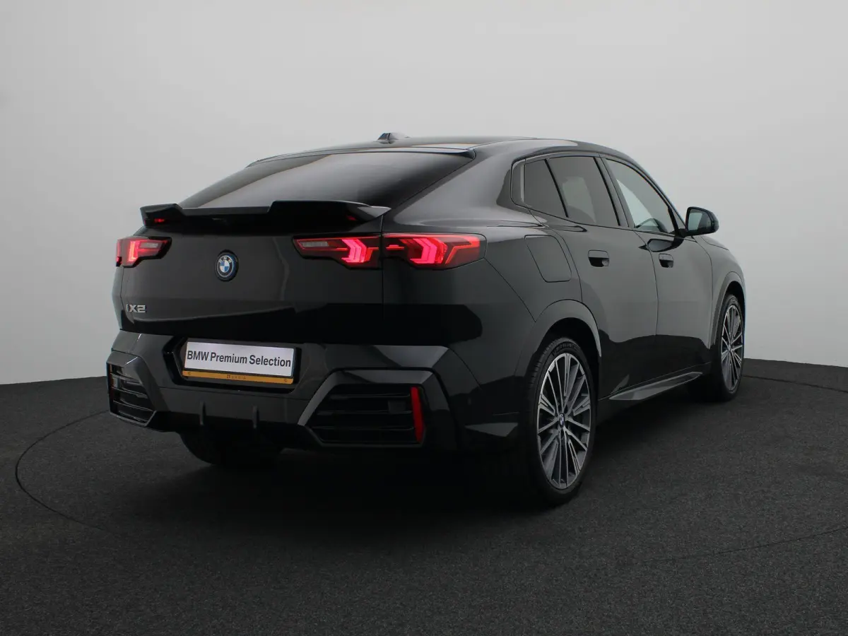 M Sport Edition Premium Pack | Comfort Pack | Comfort Access | Achteruitrijcamera | Glazen panoramadak | Elektrisch verstelbare stoelen | Driving Assistant Plus | Parking Assistant | Harman 
