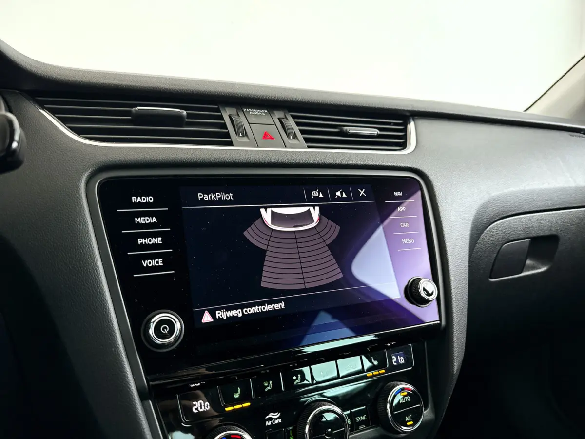 1.5 TSI Greentech Business Edition | Park assist | Cruise control | Stoelverwarming | Extra getint glas