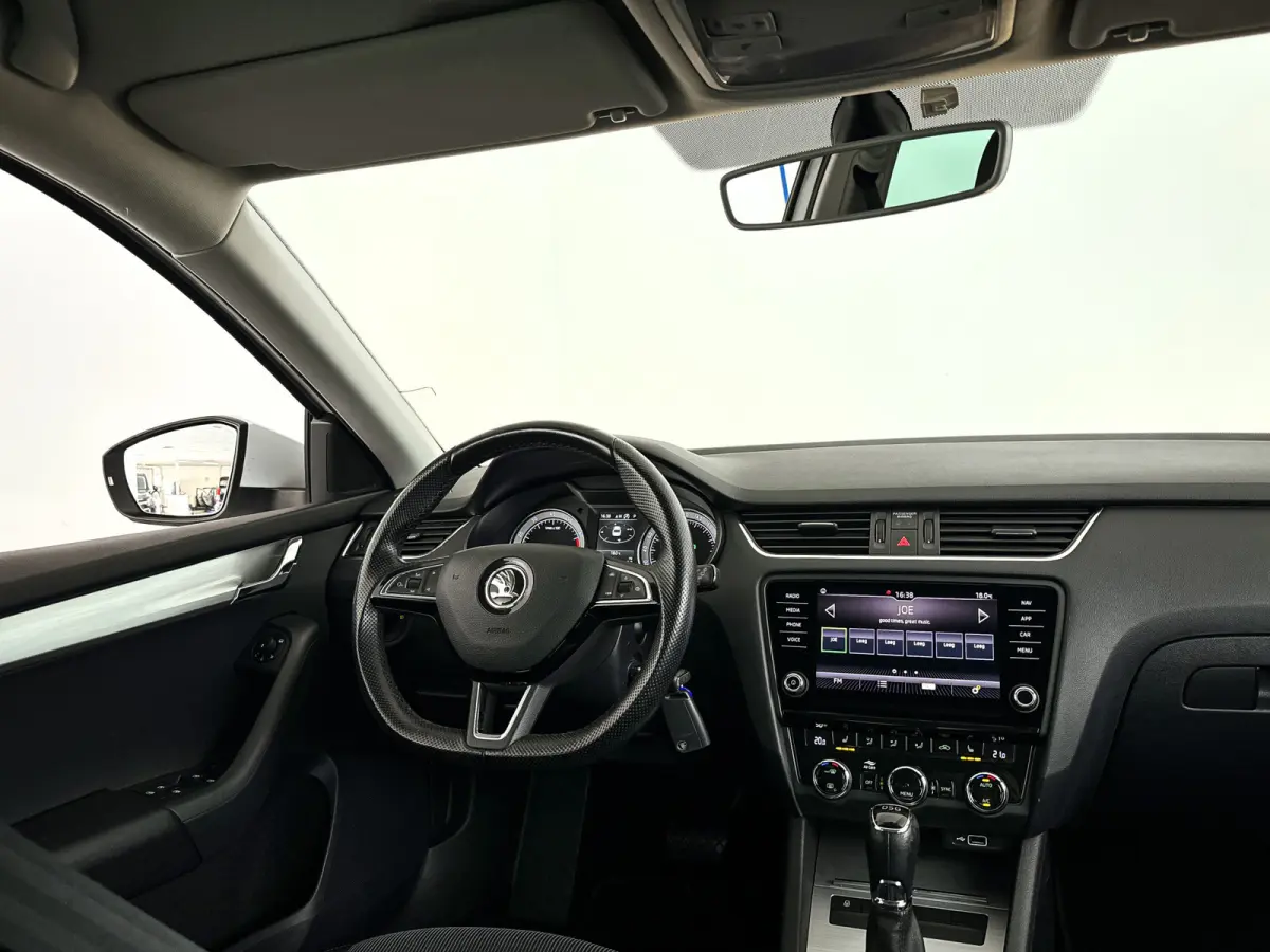 1.5 TSI Greentech Business Edition | Park assist | Cruise control | Stoelverwarming | Extra getint glas