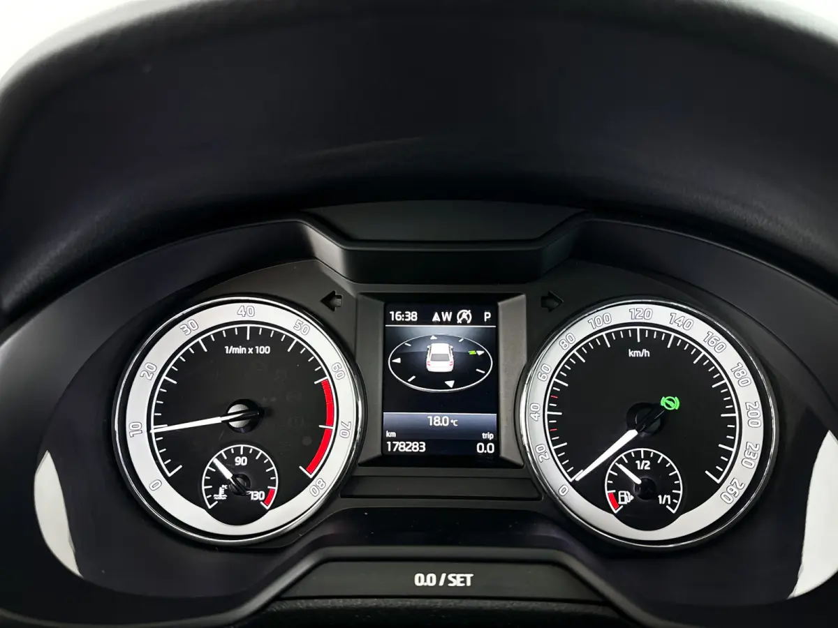 1.5 TSI Greentech Business Edition | Park assist | Cruise control | Stoelverwarming | Extra getint glas