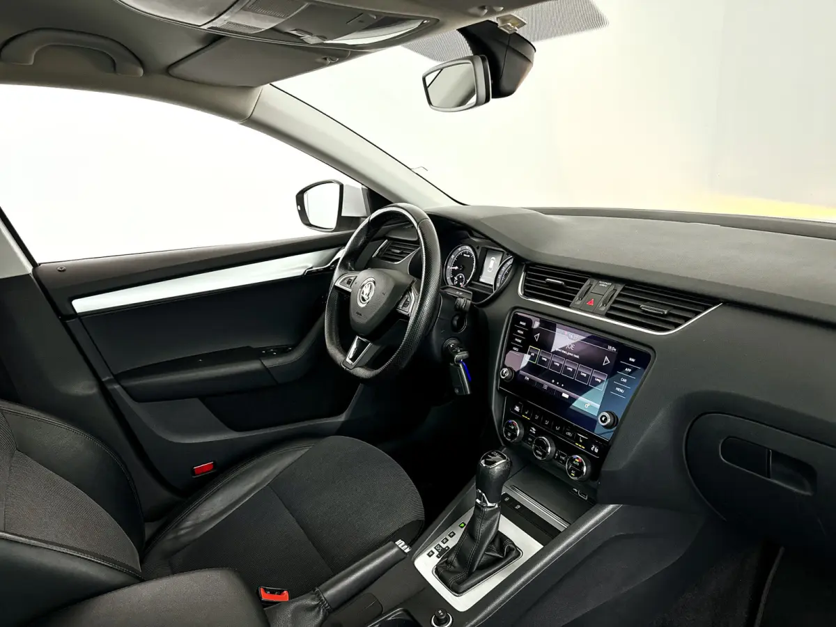1.5 TSI Greentech Business Edition | Park assist | Cruise control | Stoelverwarming | Extra getint glas