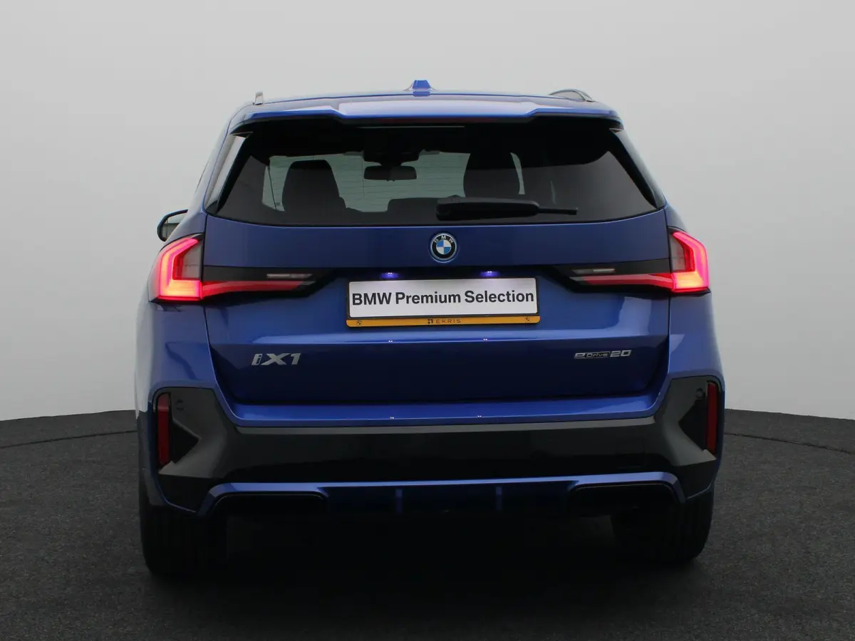 M Sport Edition Premium Pack | Comfort Pack | Comfort Access | 	Achteruitrijcamera | Elektrisch verstelbare stoelen | Driving Assistant | Parking Assistant | Harman Kardon | 18''