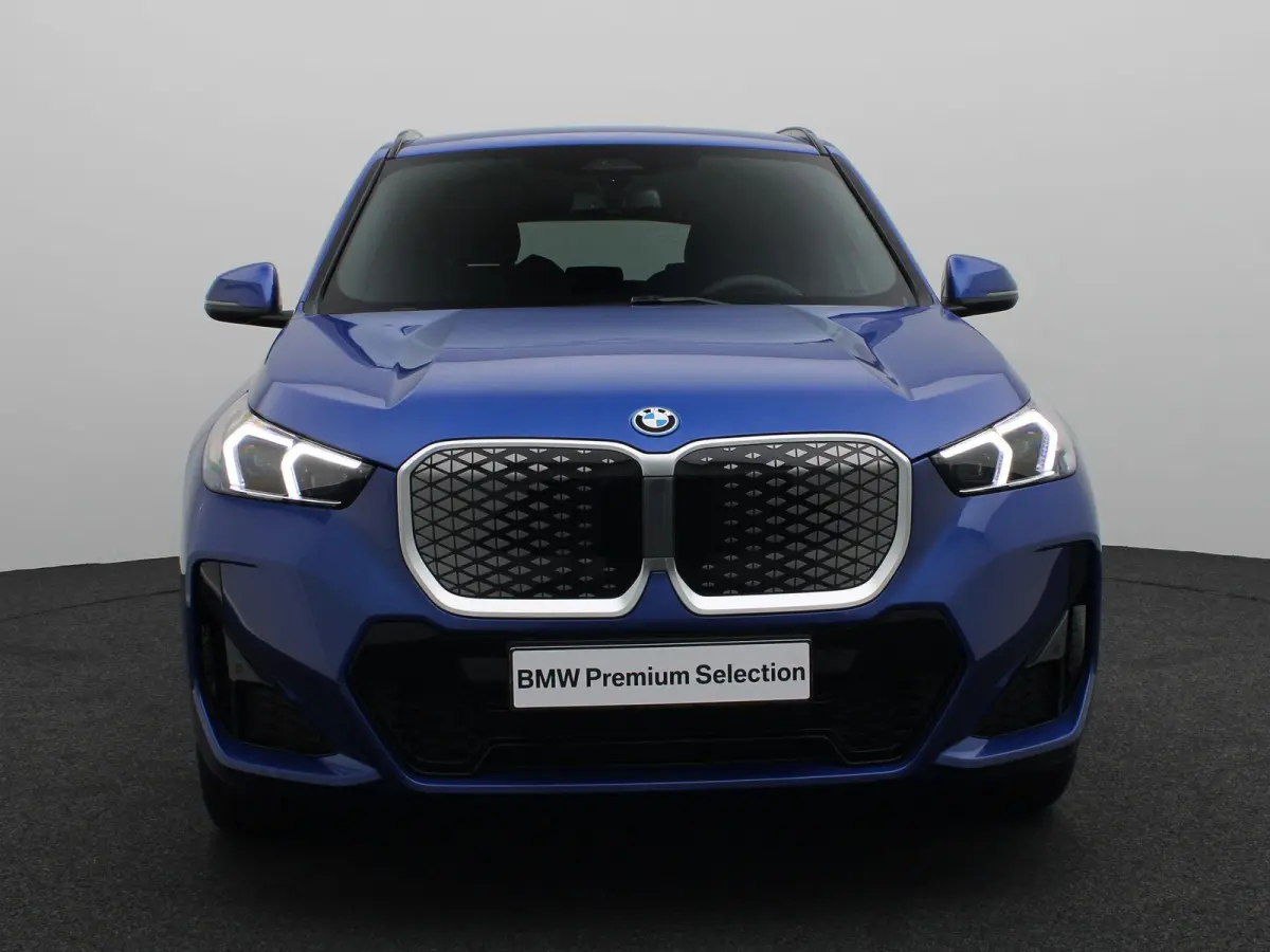 M Sport Edition Premium Pack | Comfort Pack | Comfort Access | 	Achteruitrijcamera | Elektrisch verstelbare stoelen | Driving Assistant | Parking Assistant | Harman Kardon | 18''
