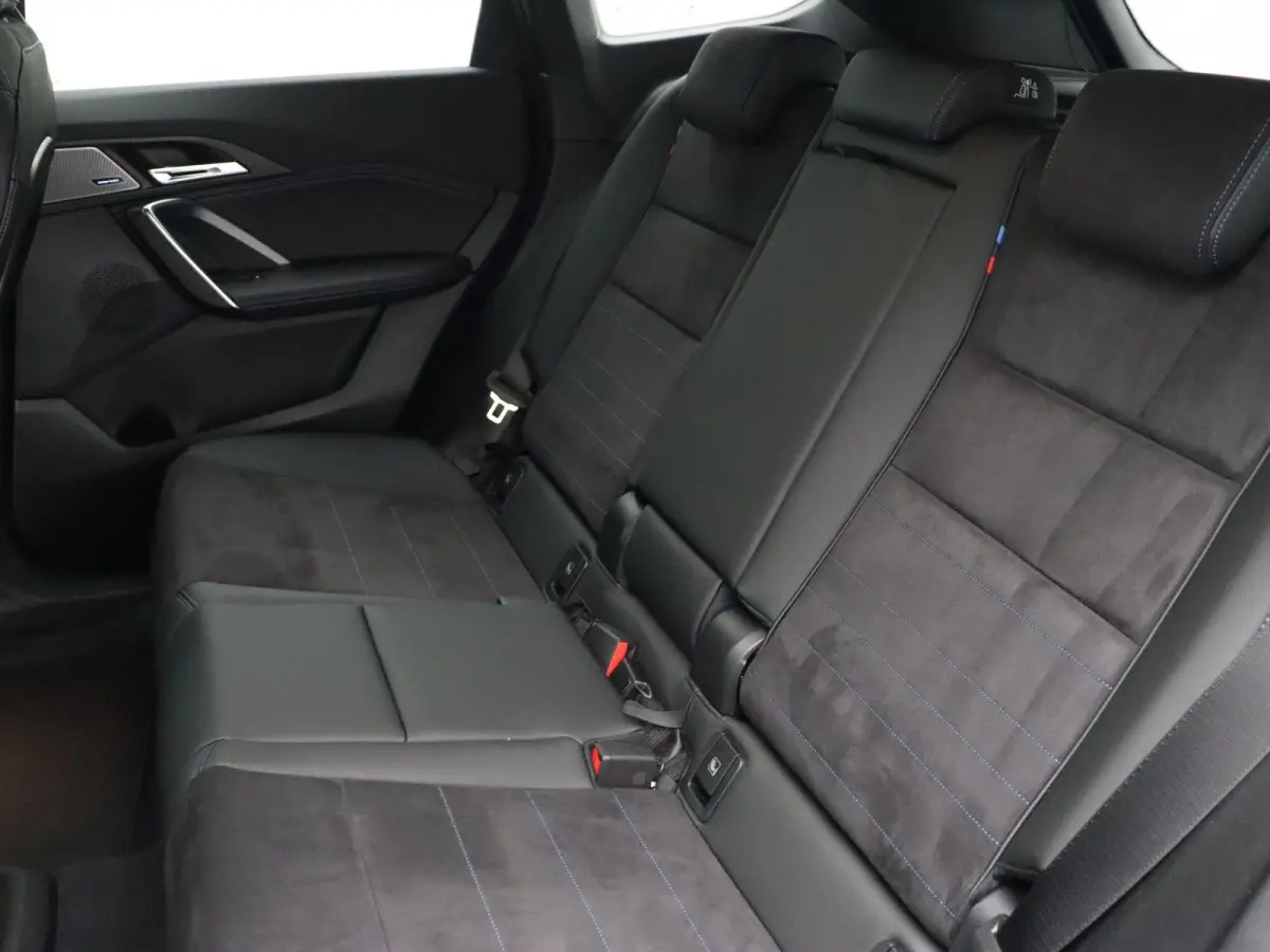 M Sport Edition Premium Pack | Comfort Pack | Comfort Access | 	Achteruitrijcamera | Elektrisch verstelbare stoelen | Driving Assistant | Parking Assistant | Harman Kardon | 18''