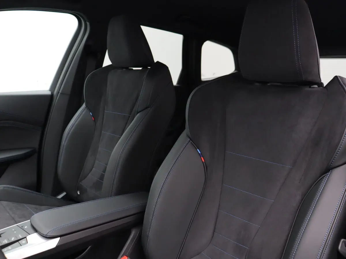 M Sport Edition Premium Pack | Comfort Pack | Comfort Access | 	Achteruitrijcamera | Elektrisch verstelbare stoelen | Driving Assistant | Parking Assistant | Harman Kardon | 18''