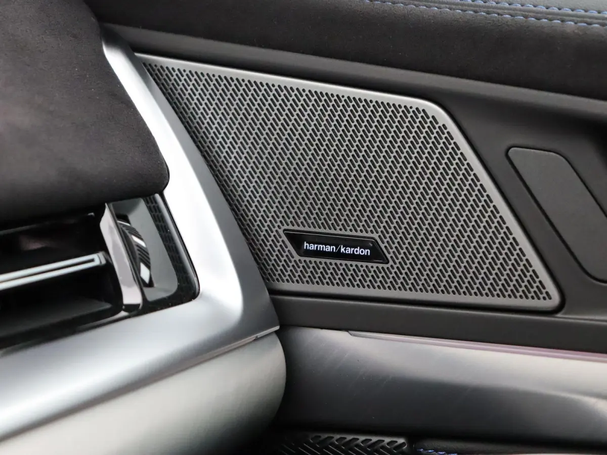 M Sport Edition Premium Pack | Comfort Pack | Comfort Access | 	Achteruitrijcamera | Elektrisch verstelbare stoelen | Driving Assistant | Parking Assistant | Harman Kardon | 18''