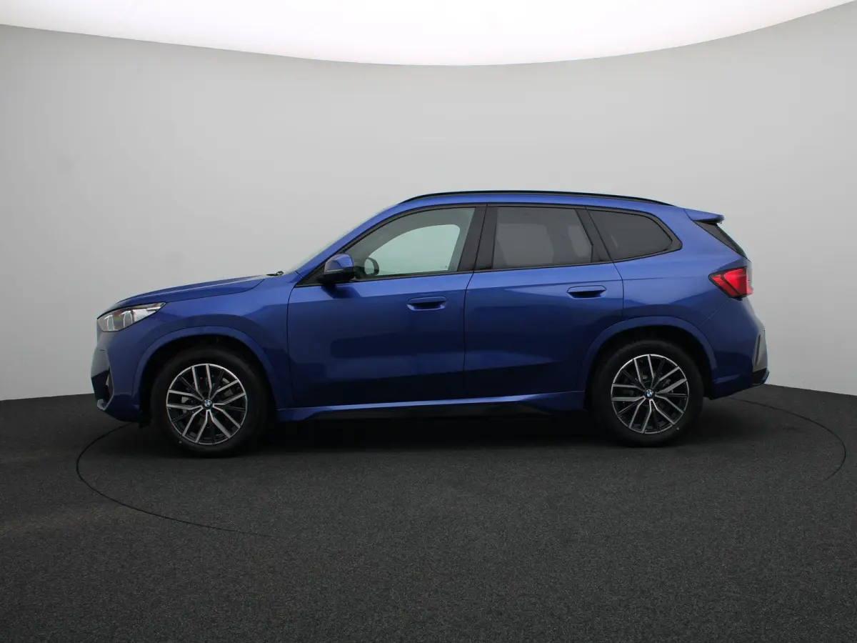 M Sport Edition Premium Pack | Comfort Pack | Comfort Access | 	Achteruitrijcamera | Elektrisch verstelbare stoelen | Driving Assistant | Parking Assistant | Harman Kardon | 18''