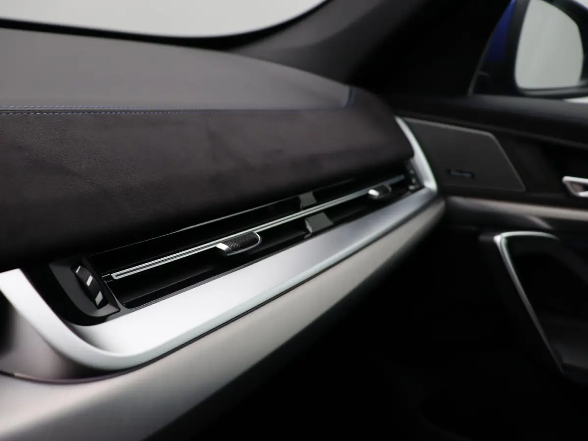 M Sport Edition Premium Pack | Comfort Pack | Comfort Access | 	Achteruitrijcamera | Elektrisch verstelbare stoelen | Driving Assistant | Parking Assistant | Harman Kardon | 18''