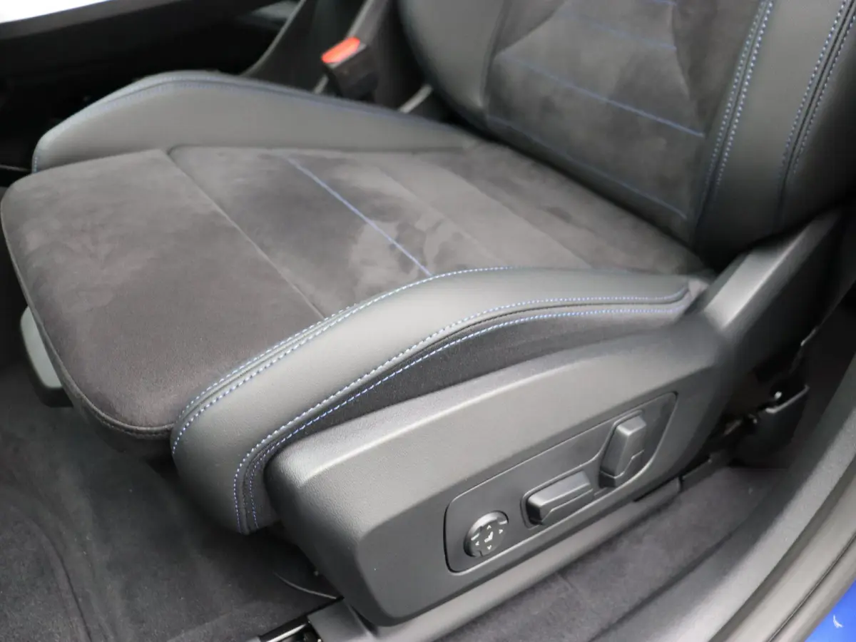 M Sport Edition Premium Pack | Comfort Pack | Comfort Access | 	Achteruitrijcamera | Elektrisch verstelbare stoelen | Driving Assistant | Parking Assistant | Harman Kardon | 18''