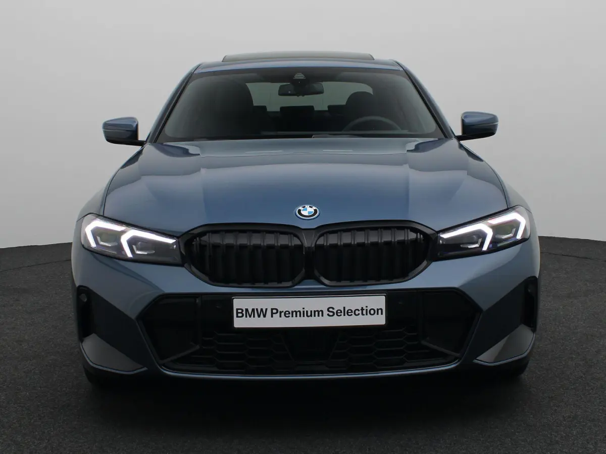 330e M Sportpakket Pro | Comfort Pack | Comfort Access | Achteruitrijcamera | Trekhaak | Elektrisch verwarmde voorstoelen | Active Cruise Control | Harman Kardon | Parking Assistant