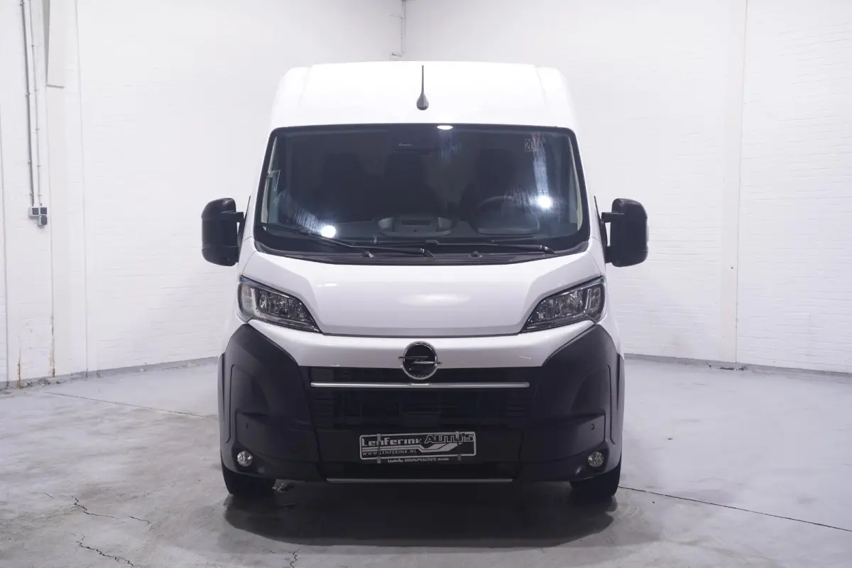 2.2D 140 pk Automaat L3H2 Airco ECC, Apple Carplay Camera, Laadruimte Pakket, PDC V+A, 3-Zits