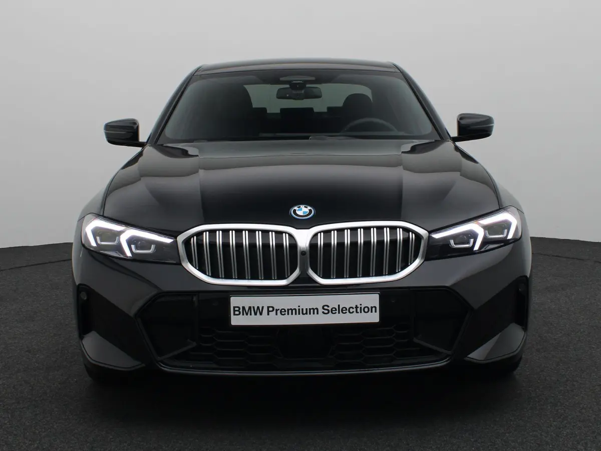 330e M Sportpakket | Innovation Pack | Comfort Pack | Comfort Access | Trekhaak | Elektrisch verwarmde voorstoelen | Driving Assistant Professional | HiFi System | Parking Assistant Plus