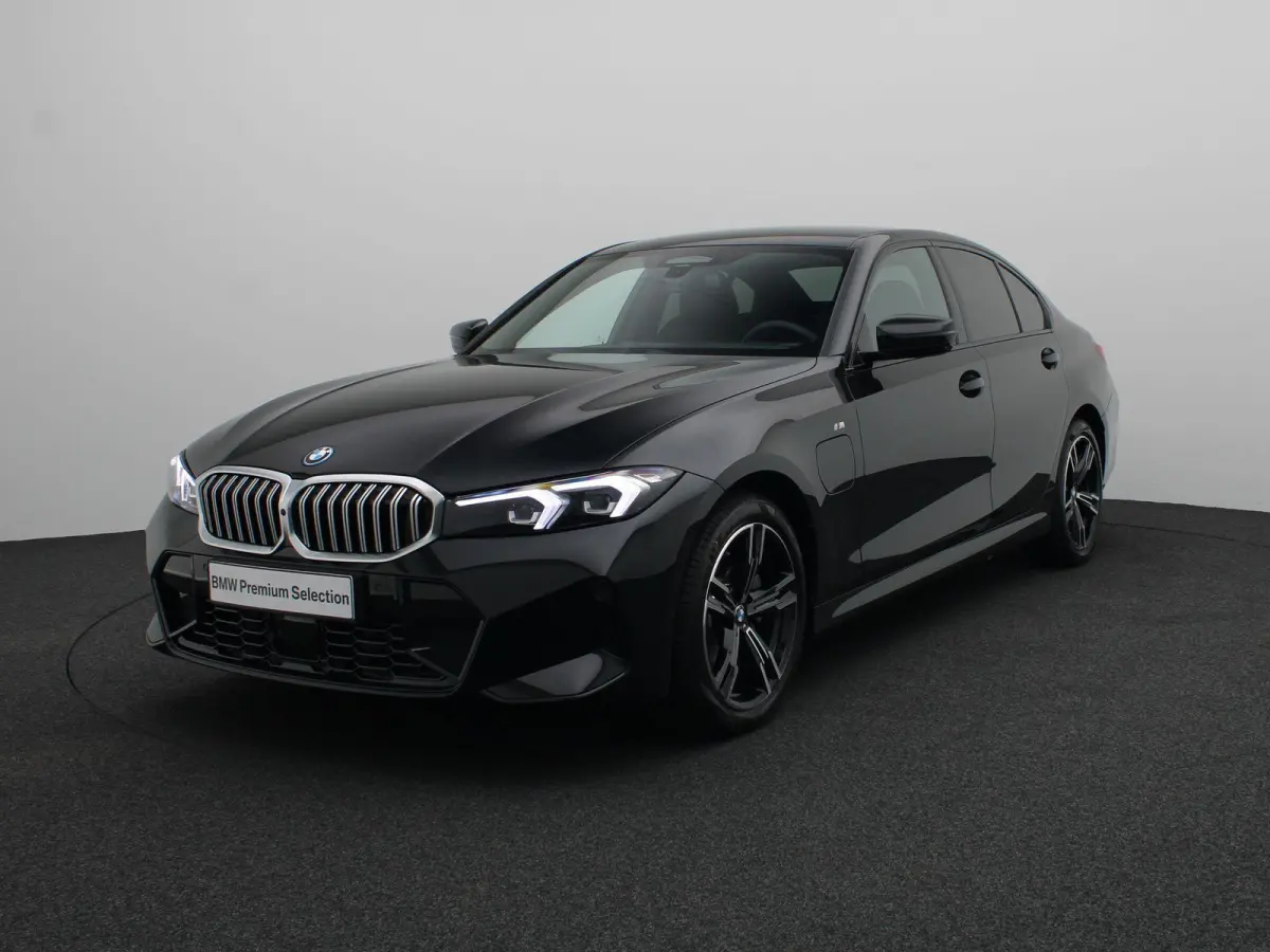 330e M Sportpakket | Innovation Pack | Comfort Pack | Comfort Access | Trekhaak | Elektrisch verwarmde voorstoelen | Driving Assistant Professional | HiFi System | Parking Assistant Plus