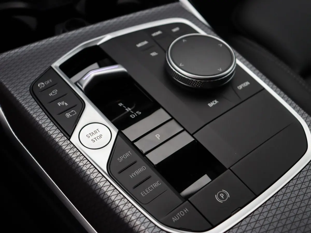 330e M Sportpakket | Innovation Pack | Comfort Pack | Comfort Access | Trekhaak | Elektrisch verwarmde voorstoelen | Driving Assistant Professional | HiFi System | Parking Assistant Plus