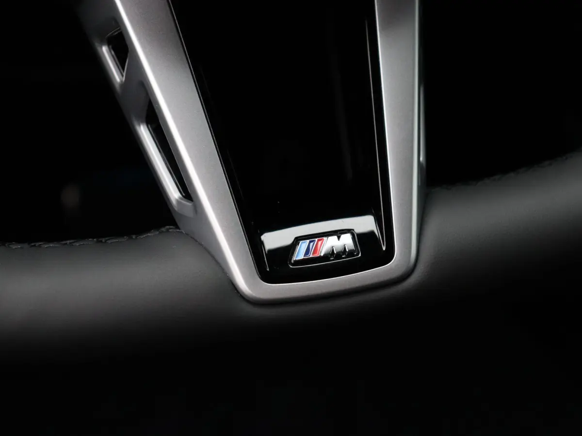 330e M Sportpakket | Innovation Pack | Comfort Pack | Comfort Access | Trekhaak | Elektrisch verwarmde voorstoelen | Driving Assistant Professional | HiFi System | Parking Assistant Plus