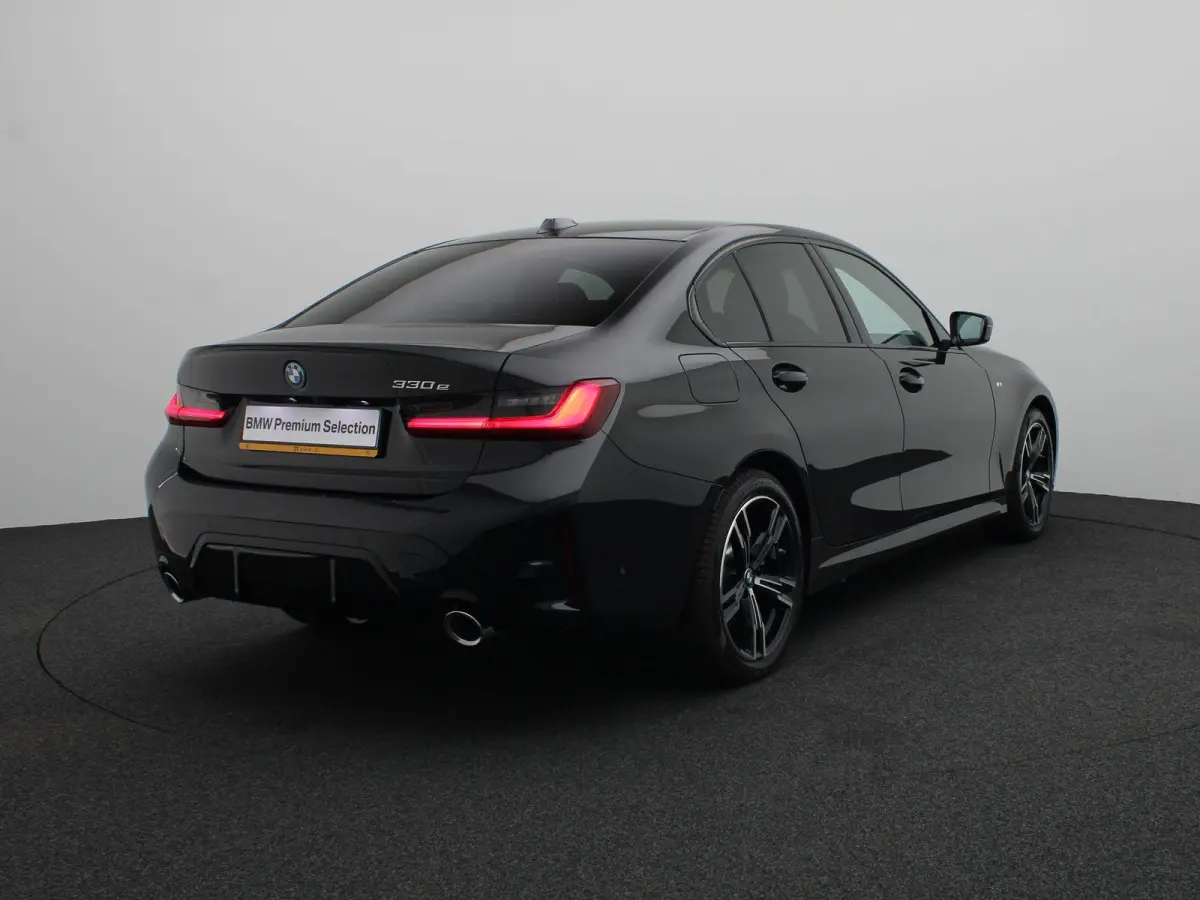 330e M Sportpakket | Innovation Pack | Comfort Pack | Comfort Access | Trekhaak | Elektrisch verwarmde voorstoelen | Driving Assistant Professional | HiFi System | Parking Assistant Plus