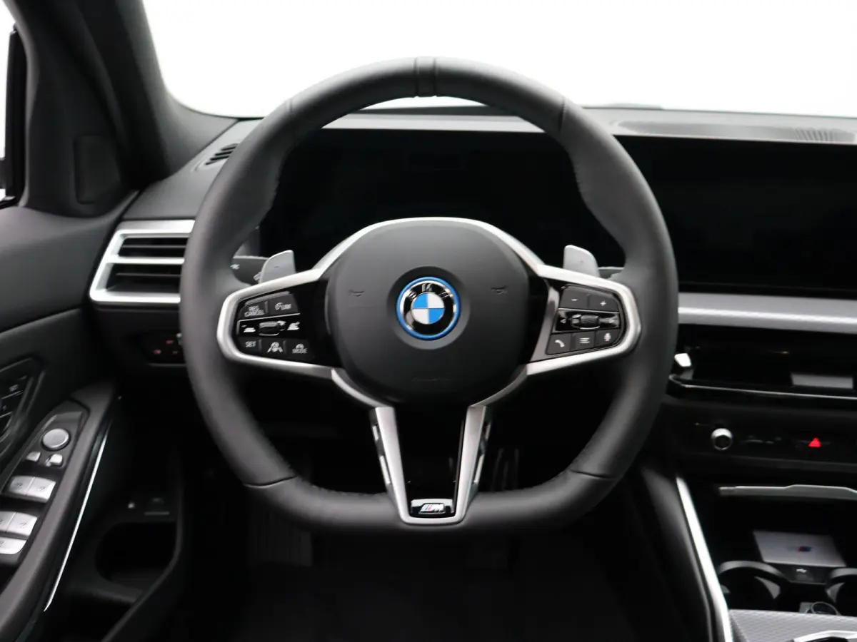 330e M Sportpakket | Innovation Pack | Comfort Pack | Comfort Access | Trekhaak | Elektrisch verwarmde voorstoelen | Driving Assistant Professional | HiFi System | Parking Assistant Plus
