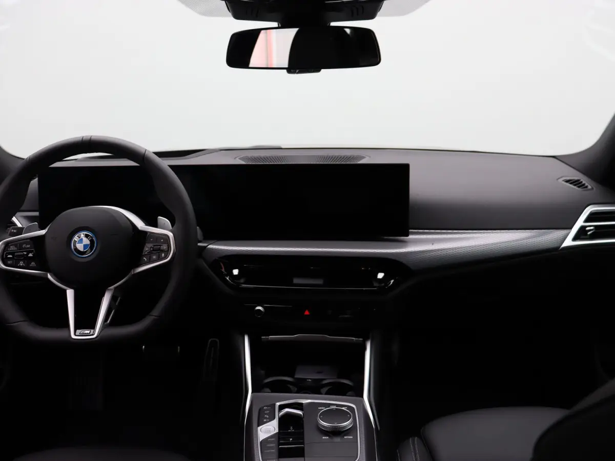 330e M Sportpakket | Innovation Pack | Comfort Pack | Comfort Access | Trekhaak | Elektrisch verwarmde voorstoelen | Driving Assistant Professional | HiFi System | Parking Assistant Plus