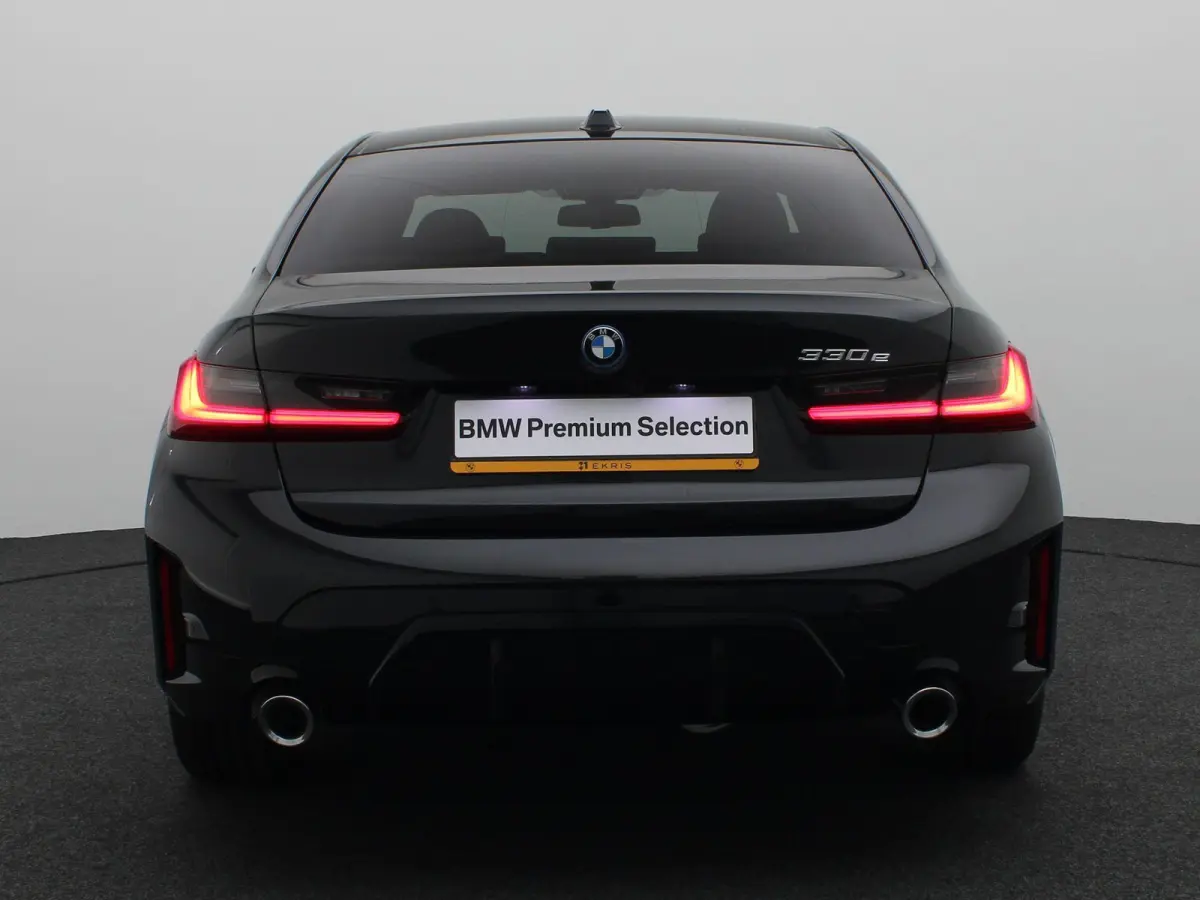 330e M Sportpakket | Innovation Pack | Comfort Pack | Comfort Access | Trekhaak | Elektrisch verwarmde voorstoelen | Driving Assistant Professional | HiFi System | Parking Assistant Plus