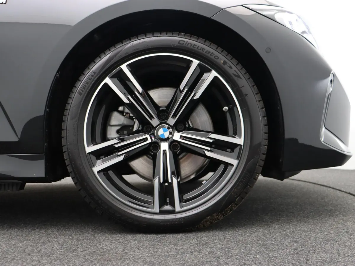 330e M Sportpakket | Innovation Pack | Comfort Pack | Comfort Access | Trekhaak | Elektrisch verwarmde voorstoelen | Driving Assistant Professional | HiFi System | Parking Assistant Plus