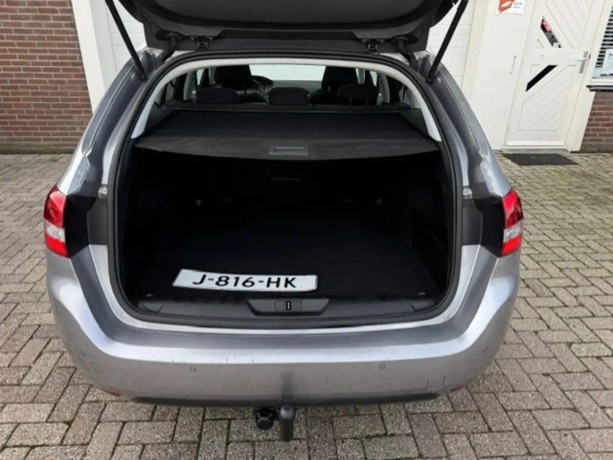 1.2 Automaat - Trekhaak - LED - Panorama dak