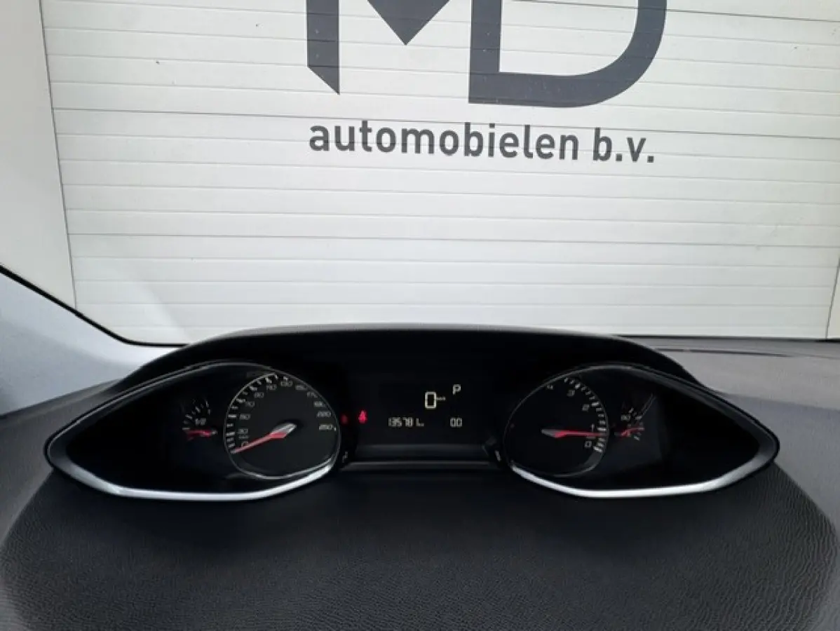1.2 Automaat - Trekhaak - LED - Panorama dak