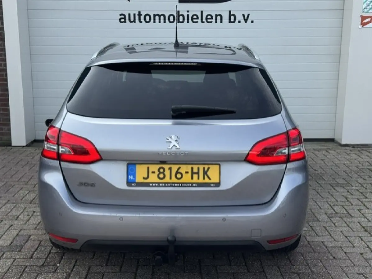 1.2 Automaat - Trekhaak - LED - Panorama dak