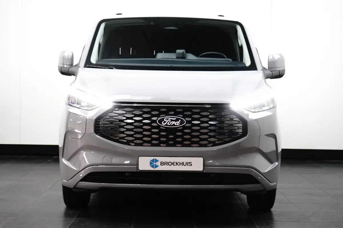 340 L2H1 71KWh 218 pk Limited | 3 Zits | Winterpack | 370km WLTP | 2300kg Trekgewicht
