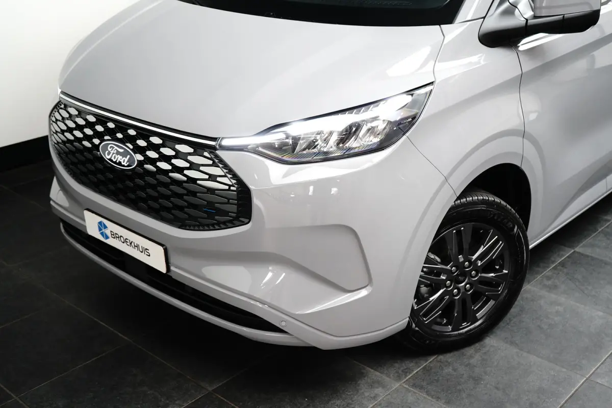 340 L2H1 71KWh 218 pk Limited | 3 Zits | Winterpack | 370km WLTP | 2300kg Trekgewicht