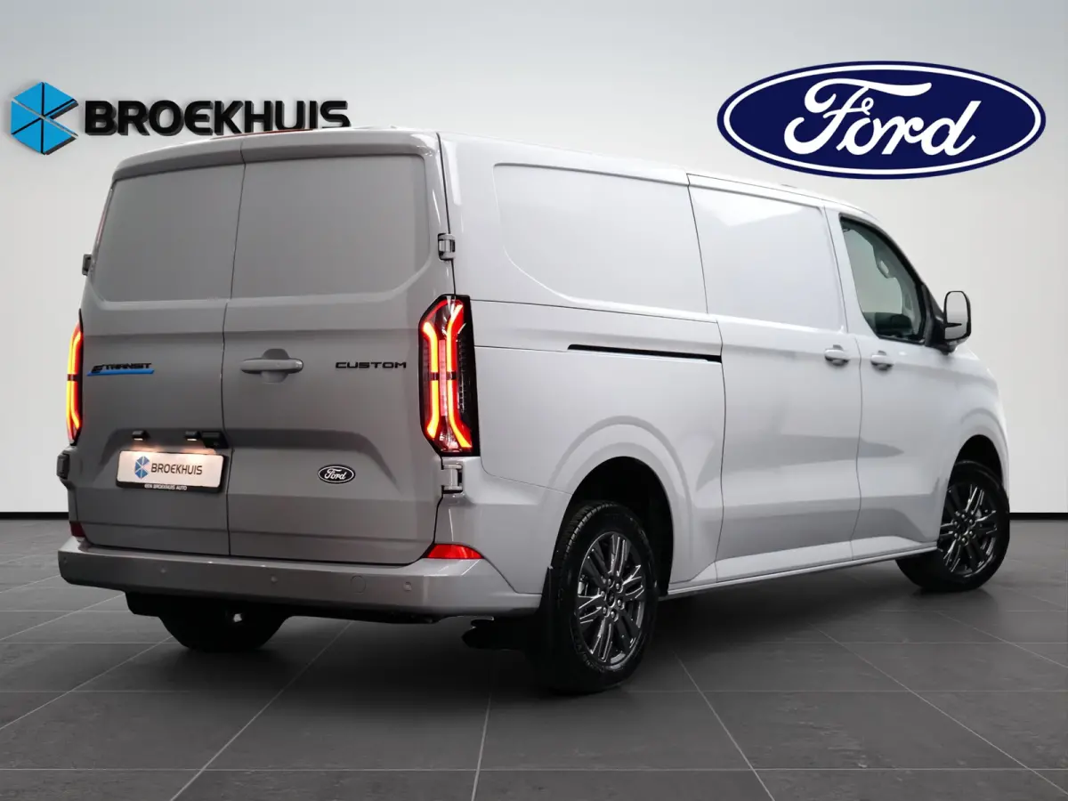 340 L2H1 71KWh 218 pk Limited | 3 Zits | Winterpack | 370km WLTP | 2300kg Trekgewicht