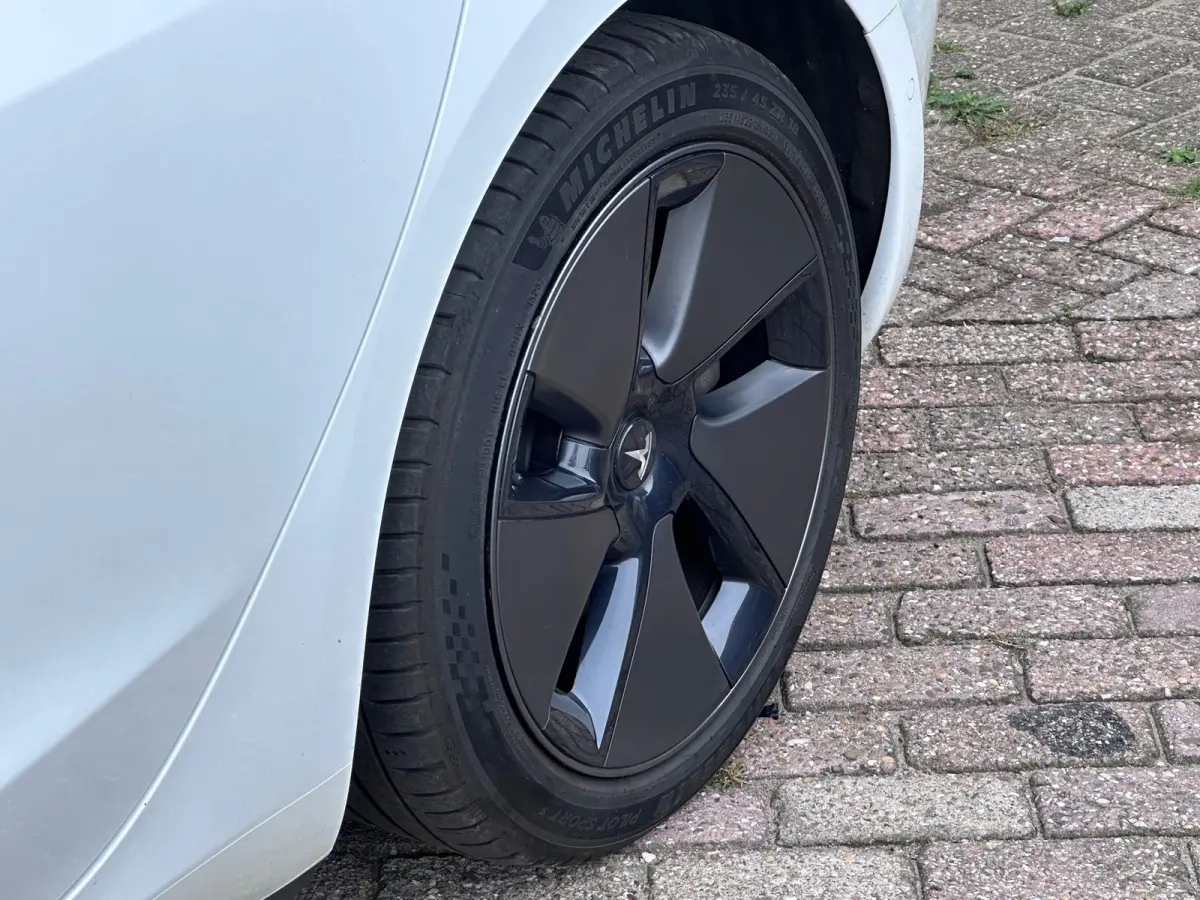 Standard RWD Plus 60 kWh SOH 93 % LFH Facelift