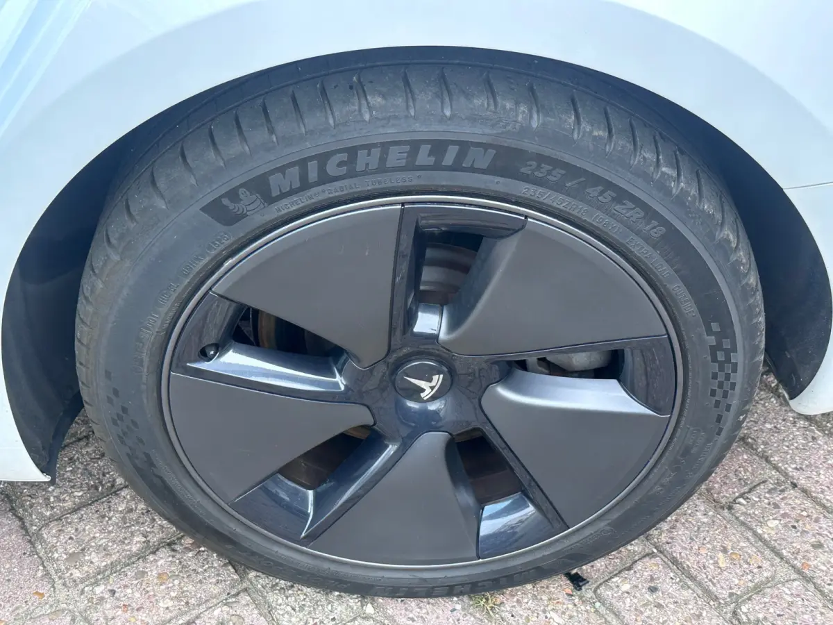 Standard RWD Plus 60 kWh SOH 93 % LFH Facelift